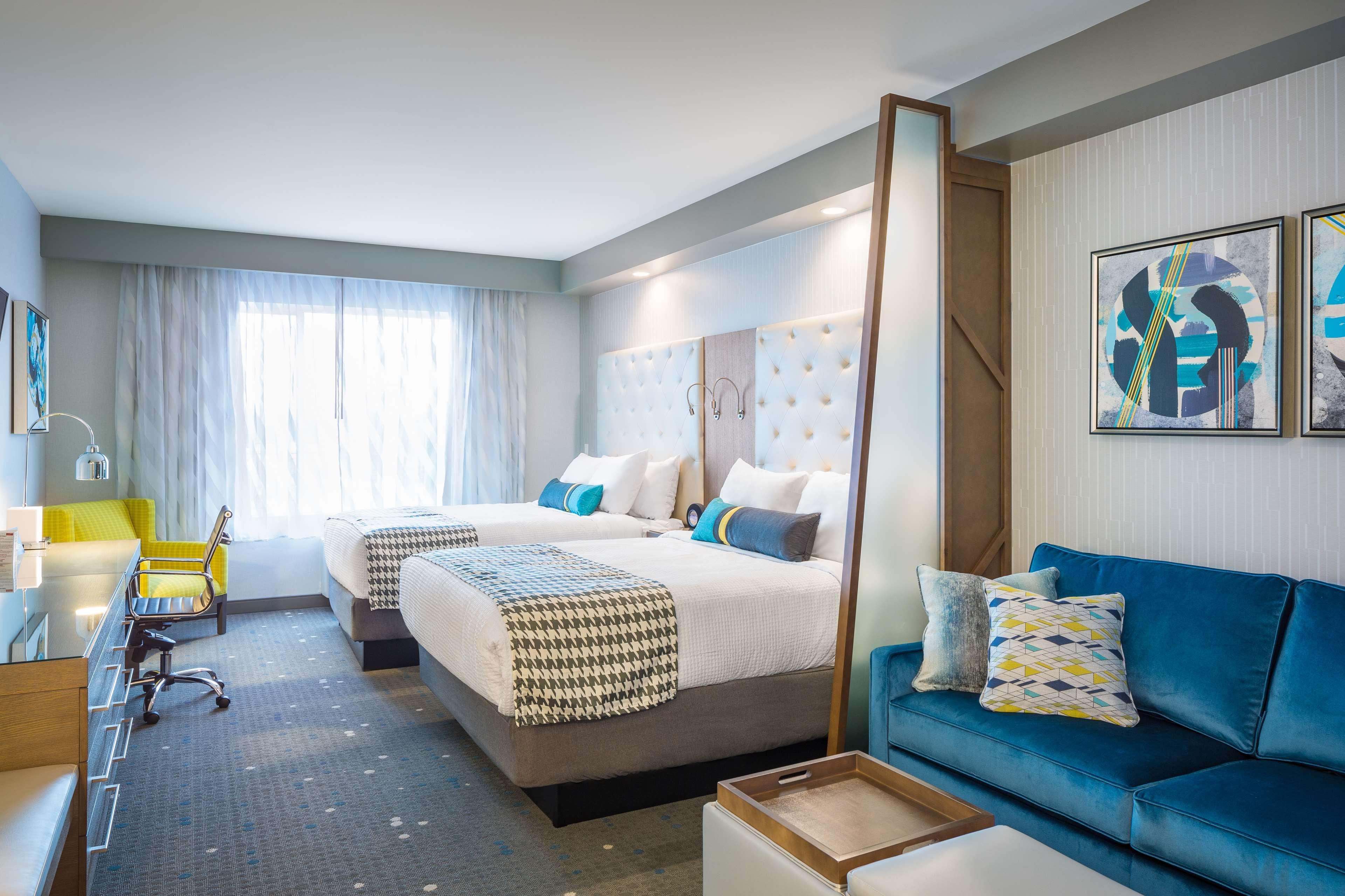 Best Western Premier Hotel At Fisher'S Landing Vancouver Exterior photo