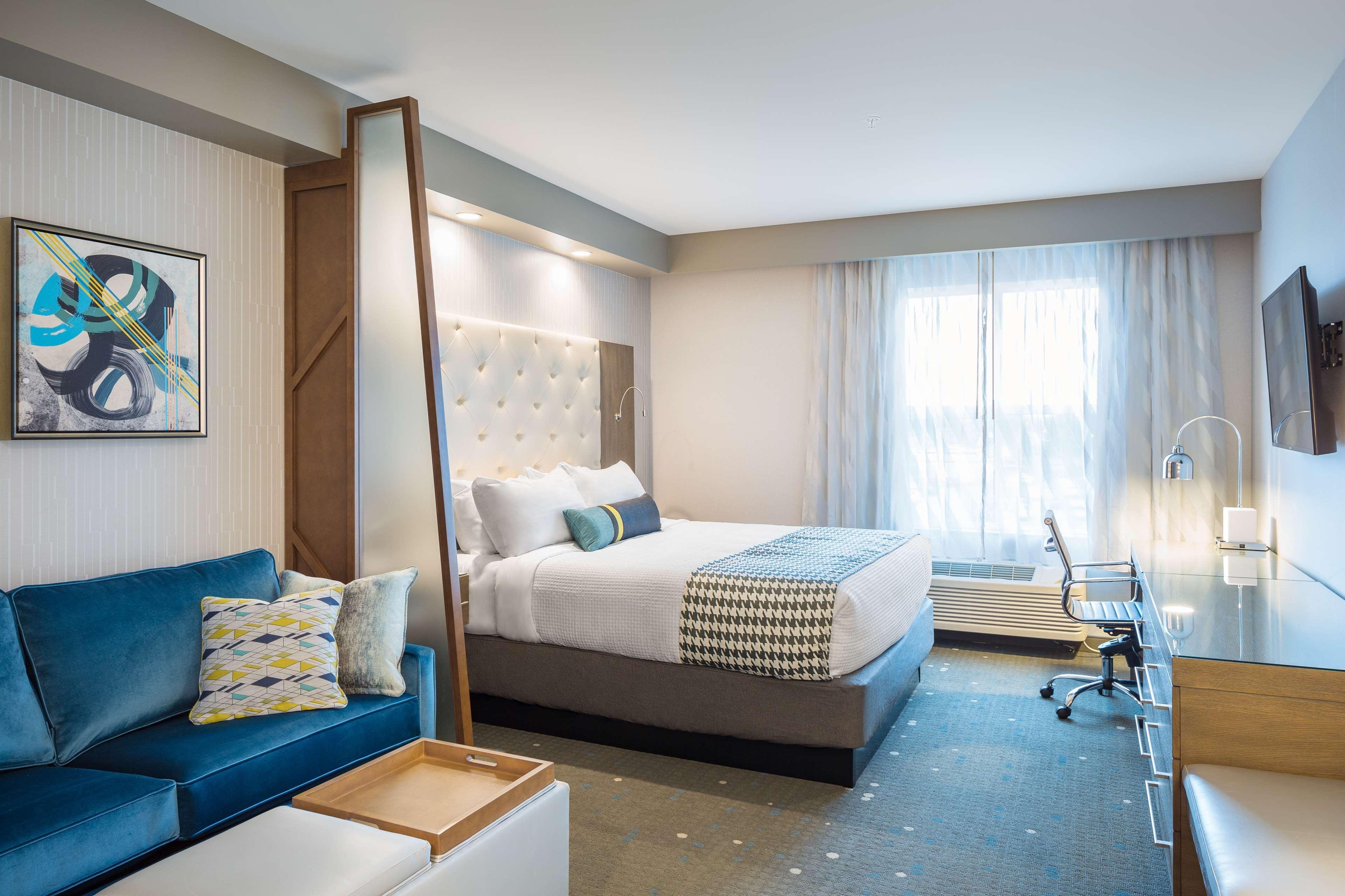 Best Western Premier Hotel At Fisher'S Landing Vancouver Exterior photo