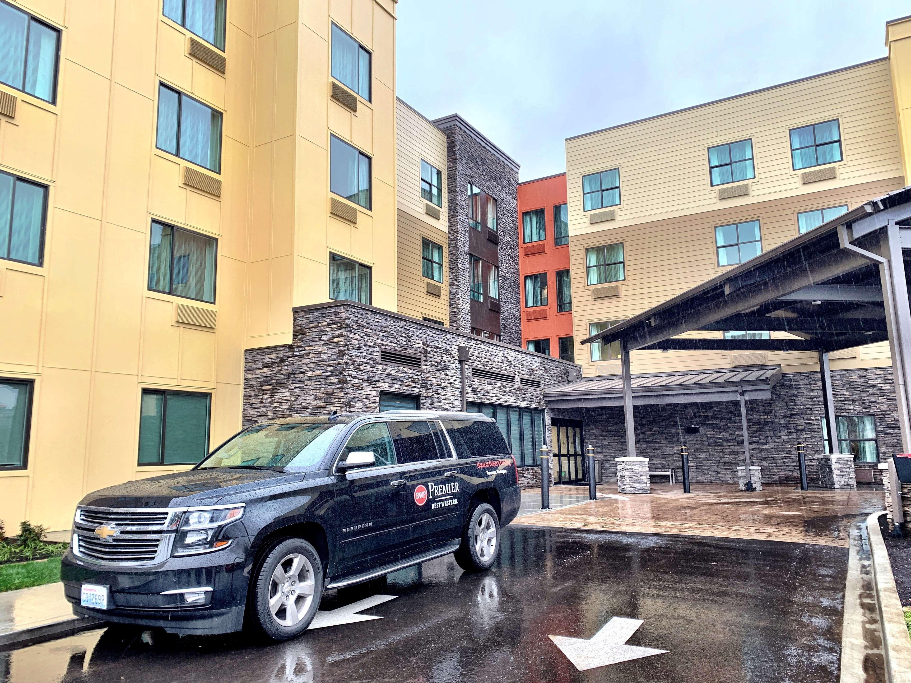 Best Western Premier Hotel At Fisher'S Landing Vancouver Exterior photo