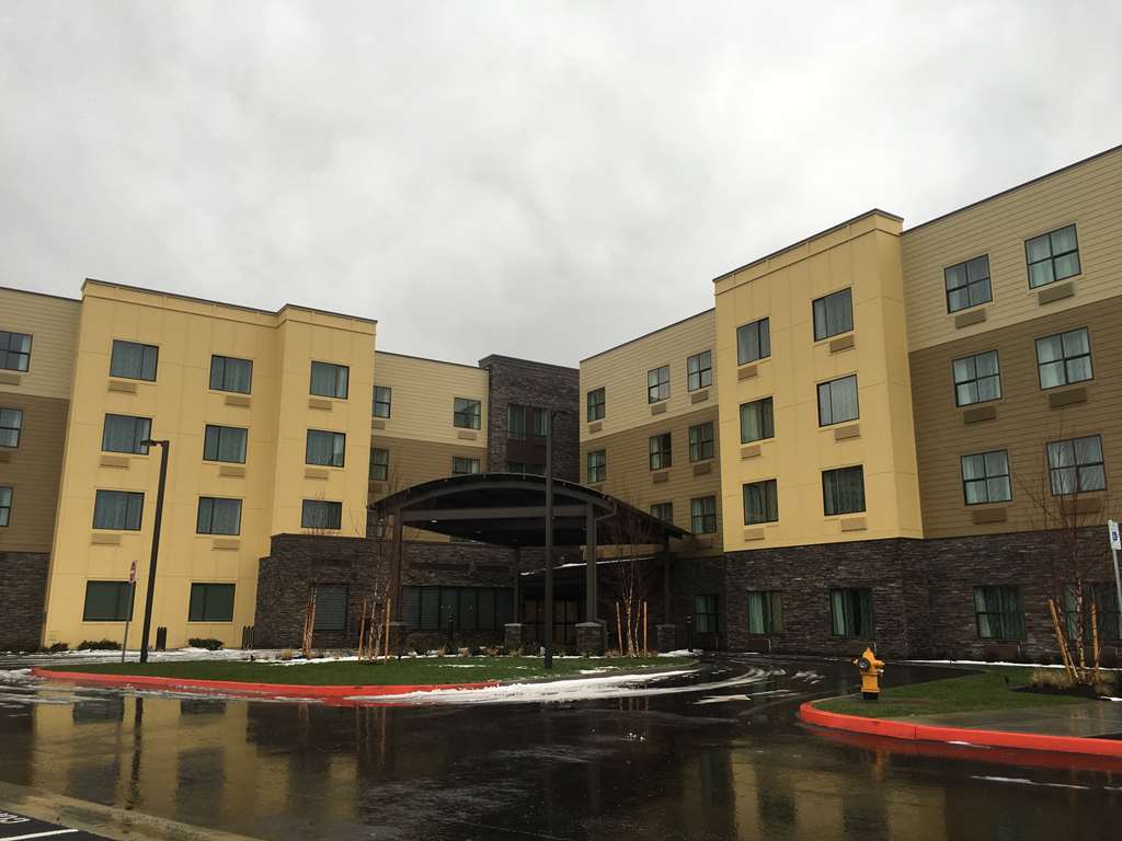 Best Western Premier Hotel At Fisher'S Landing Vancouver Exterior photo