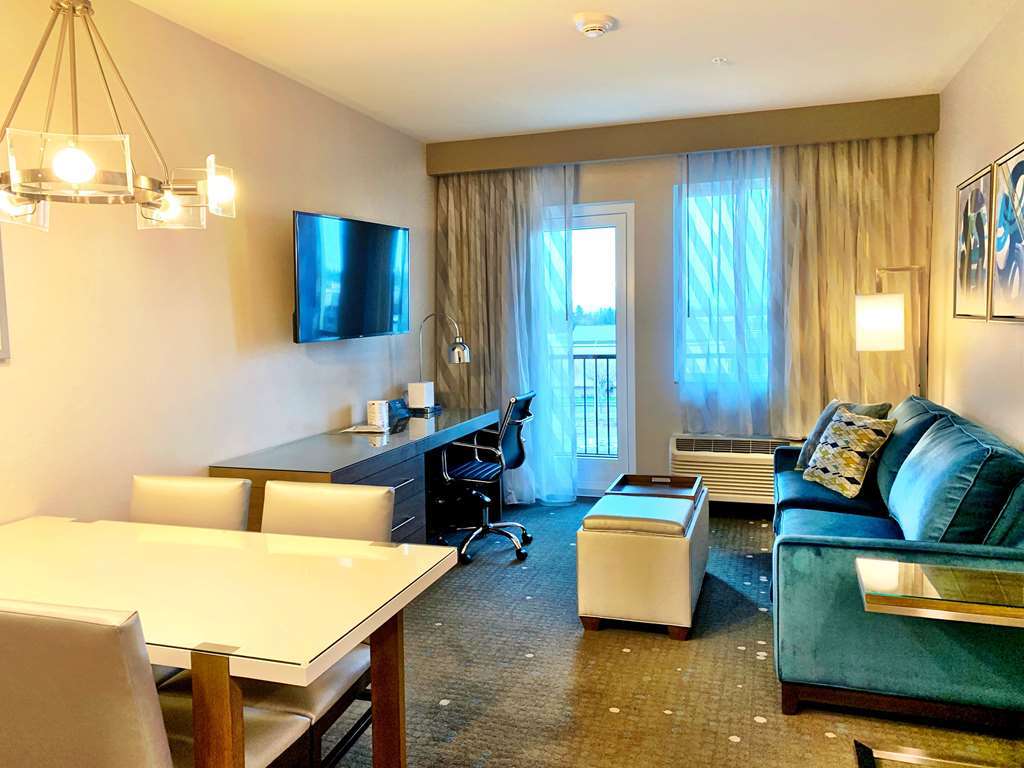 Best Western Premier Hotel At Fisher'S Landing Vancouver Room photo