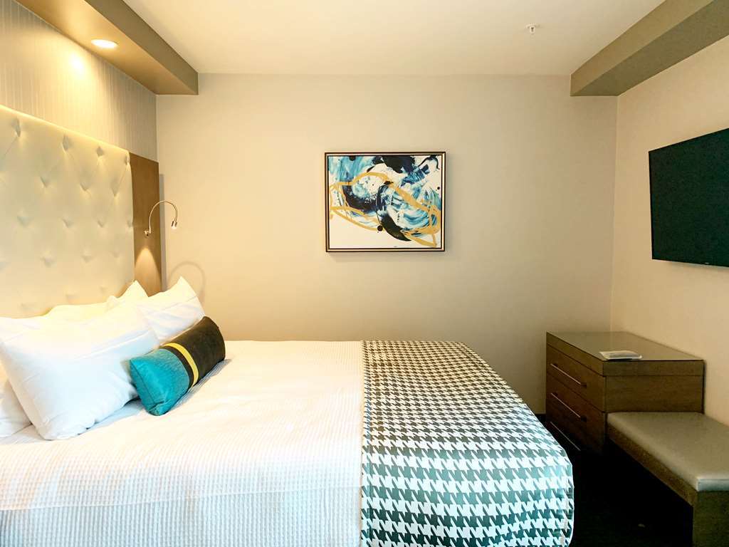 Best Western Premier Hotel At Fisher'S Landing Vancouver Room photo